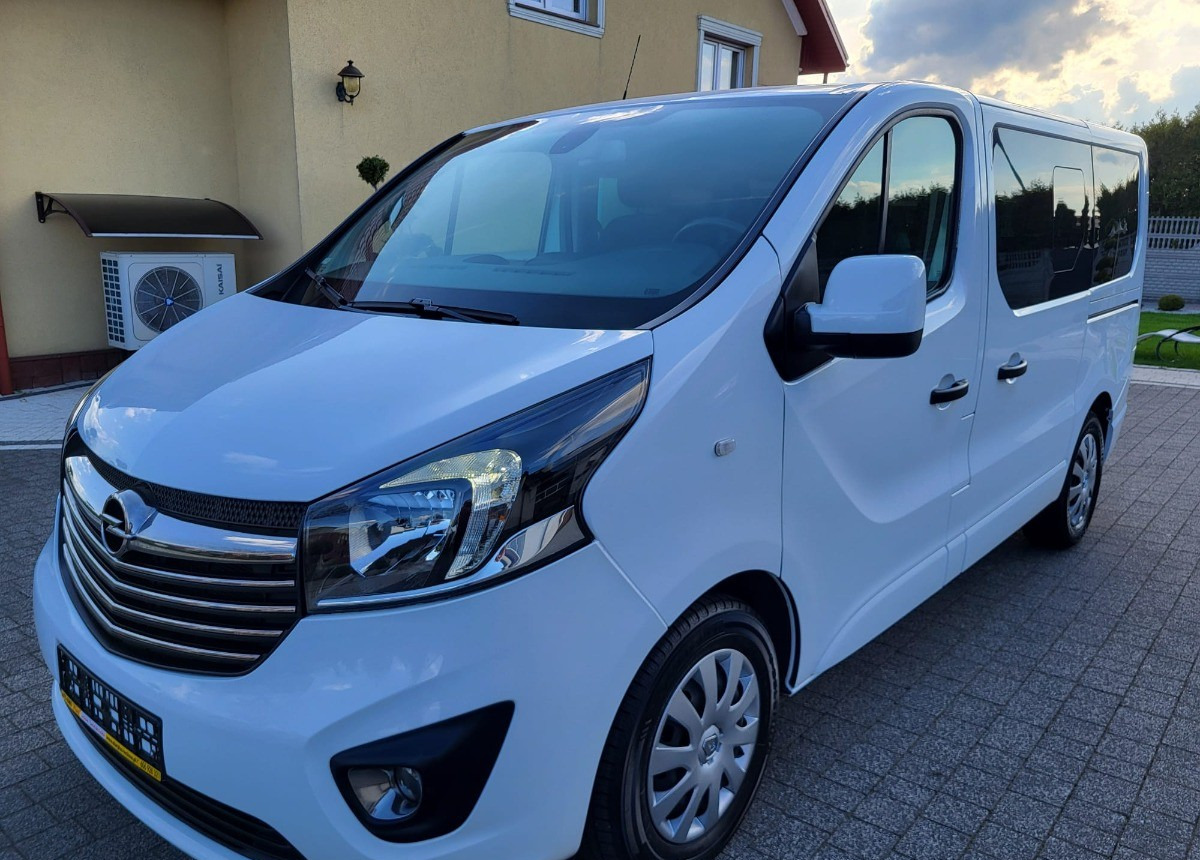 Opel Vivaro bogato doposażone serwisowane Zarejstrowane - Пассажирский фургон: фото 4 Opel Vivaro bogato doposażone serwisowane Zarejstrowane - Пассажирский фургон: фото 4
