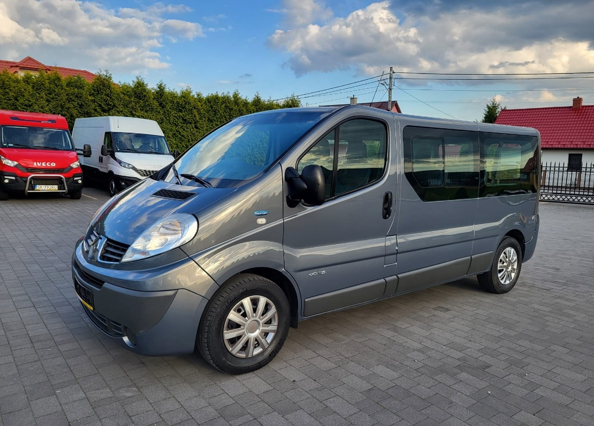 Renault Trafic 9 -osobowy Salon Polska I właściciel Bezwypadkowy Lakier - Микроавтобус, Пассажирский фургон: фото 4 Renault Trafic 9 -osobowy Salon Polska I właściciel Bezwypadkowy Lakier - Микроавтобус, Пассажирский фургон: фото 4
