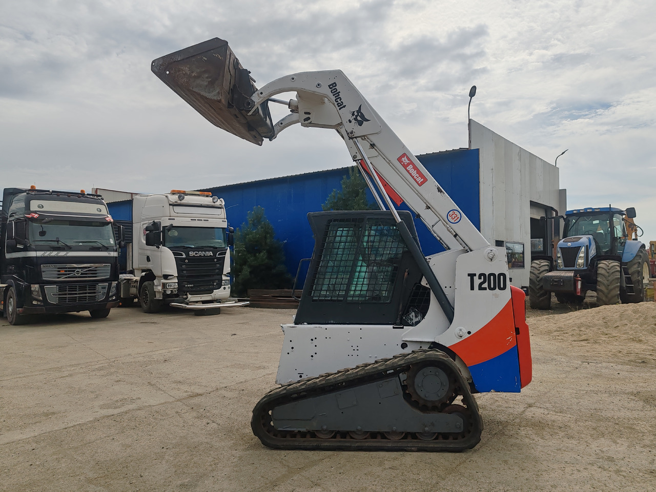 Гусеничный мини-погрузчик BOBCAT T200: фото 7 Гусеничный мини-погрузчик BOBCAT T200: фото 7