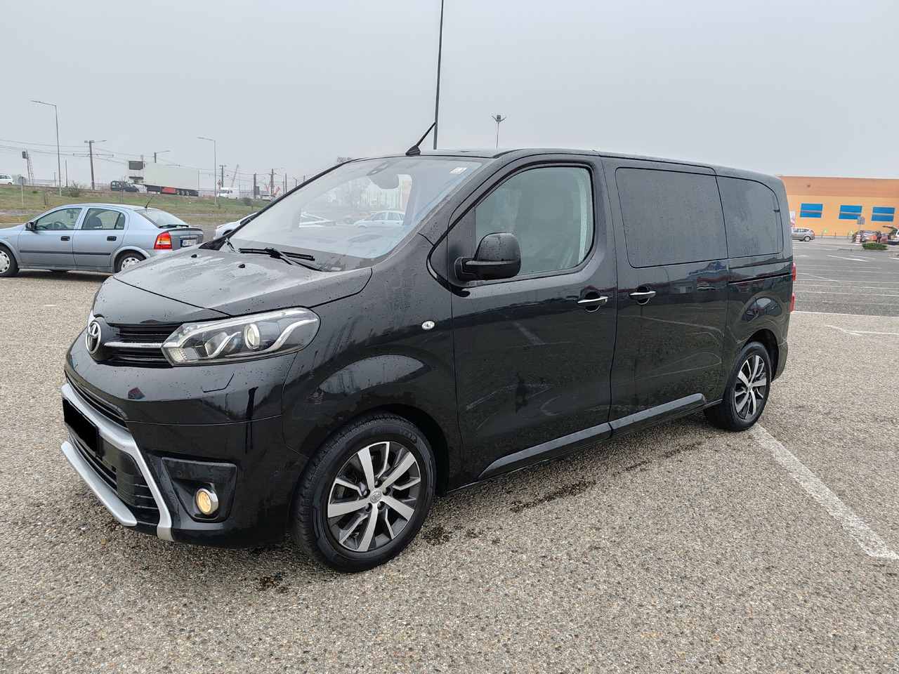 Цельнометаллический фургон Toyota Proace Verso: фото 1