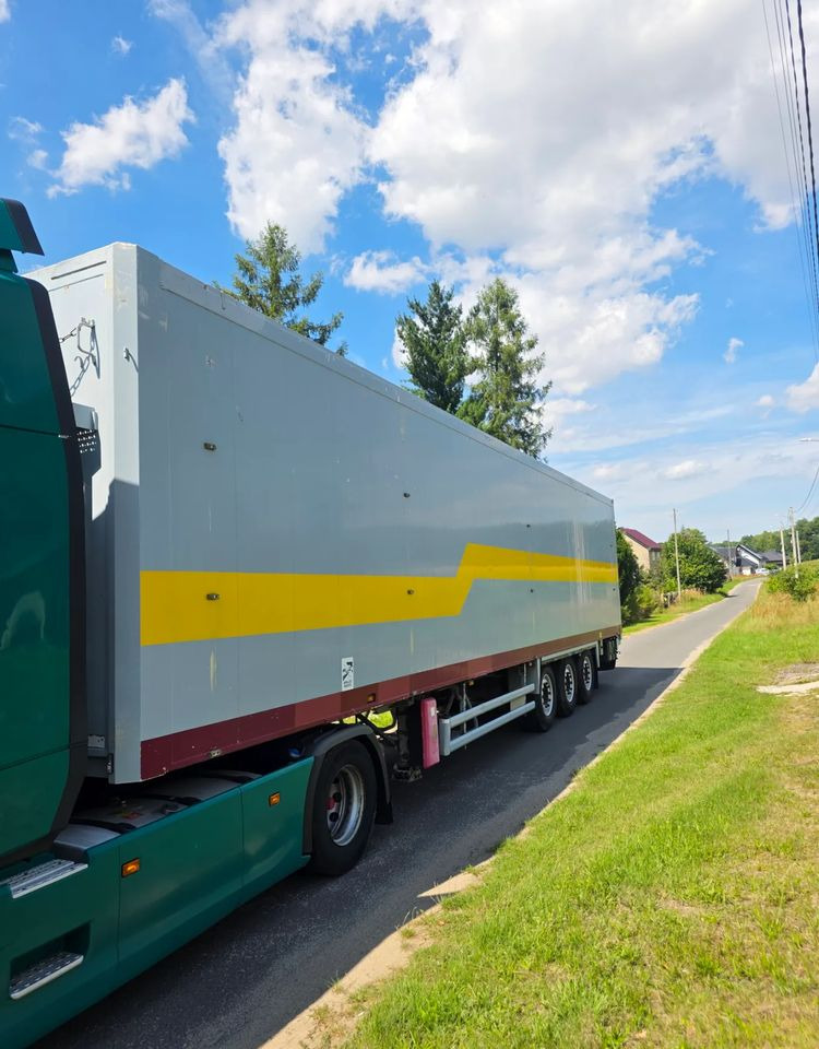 Stas S3-SZ334V - Полуприцеп с подвижным полом: фото 1 Stas S3-SZ334V - Полуприцеп с подвижным полом: фото 1