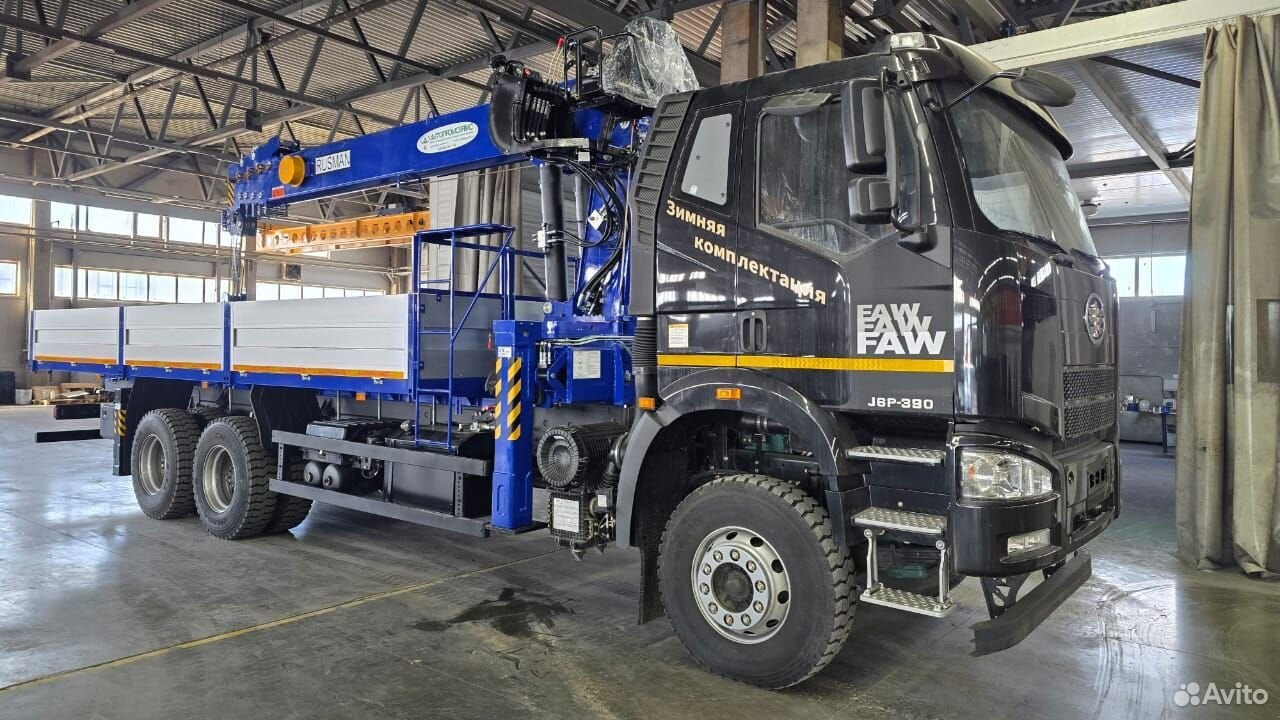 Новый Грузовик бортовой/ Платформа, Автоманипулятор FAW J6P: фото 1