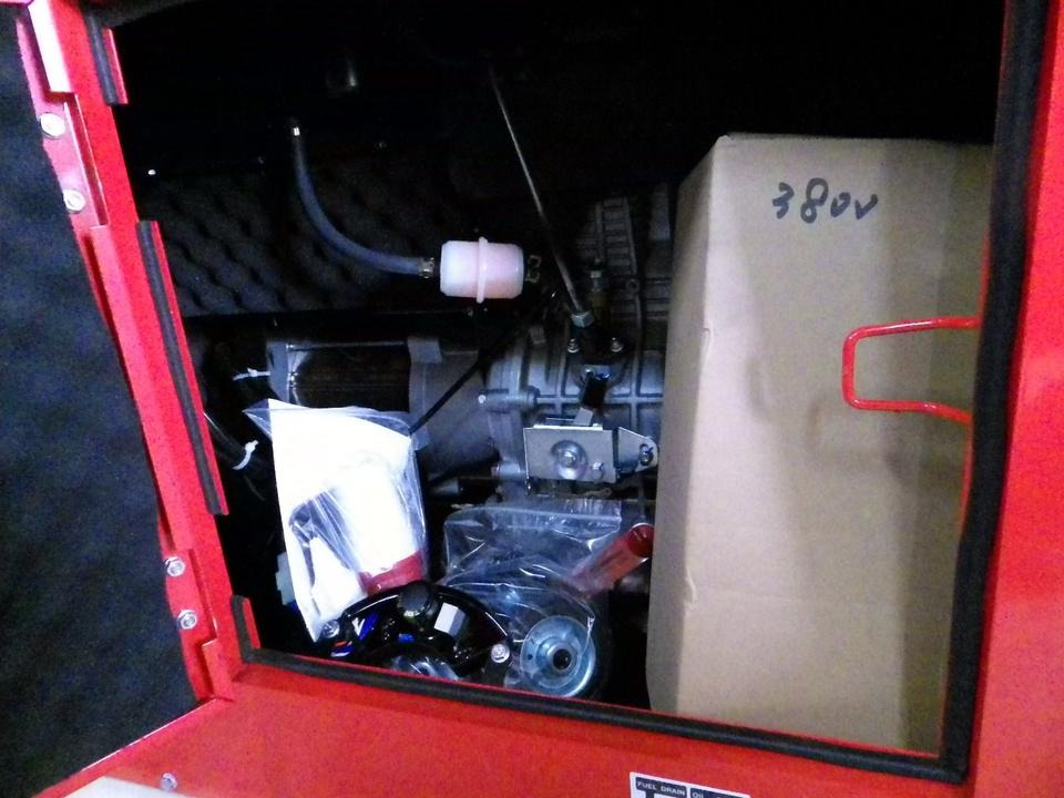 Notstrom Silent Diesel-Generator 6 KW ( €1050,00 netto ) - Электрогенератор: фото 3 Notstrom Silent Diesel-Generator 6 KW ( €1050,00 netto ) - Электрогенератор: фото 3