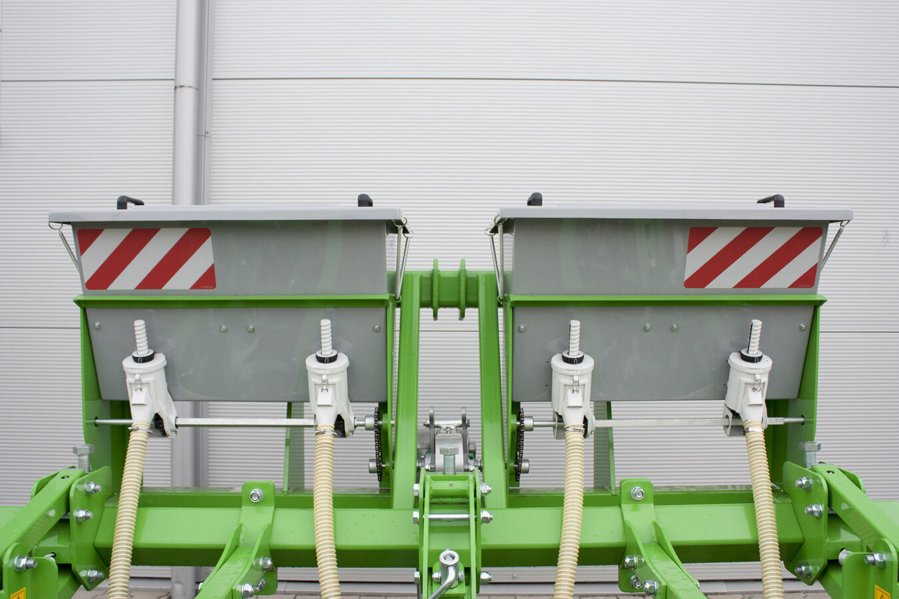 BOMET DISTRIBUTEUR ENGRAIS MINERAUX POUR BINEUSE 2 RANGS NEMBUS - Техника для внесения удобрений: фото 1 BOMET DISTRIBUTEUR ENGRAIS MINERAUX POUR BINEUSE 2 RANGS NEMBUS - Техника для внесения удобрений: фото 1