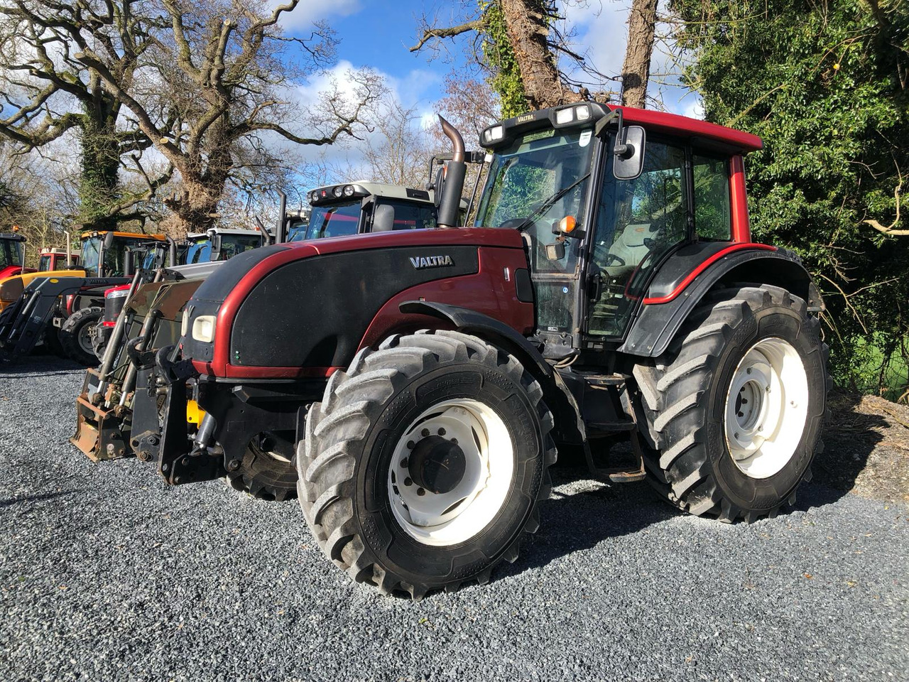 2009 Valtra T171 with front PTO - Трактор: фото 1 2009 Valtra T171 with front PTO - Трактор: фото 1