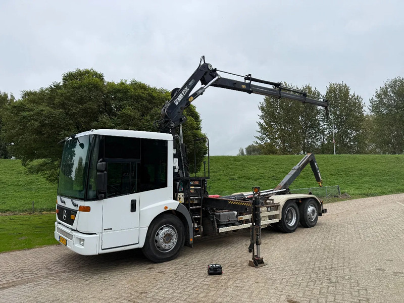 Mercedes-Benz Econic Hiab 220-Hooklift-6x2-Remote - Автоманипулятор: фото 1 Mercedes-Benz Econic Hiab 220-Hooklift-6x2-Remote - Автоманипулятор: фото 1