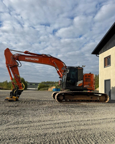 HitachiZX225USLC-7 + Engcon - Гусеничный экскаватор: фото 2 HitachiZX225USLC-7 + Engcon - Гусеничный экскаватор: фото 2