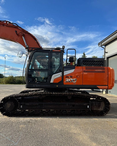 HitachiZX300LC-7 + Engcon - Гусеничный экскаватор: фото 1 HitachiZX300LC-7 + Engcon - Гусеничный экскаватор: фото 1