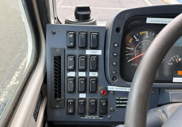 Грузовик бортовой/ Платформа, Автоманипулятор Mercedes-BenzUnimog U5000 + Nosturi Hiab 099 E-4: фото 16 Грузовик бортовой/ Платформа, Автоманипулятор Mercedes-BenzUnimog U5000 + Nosturi Hiab 099 E-4: фото 16