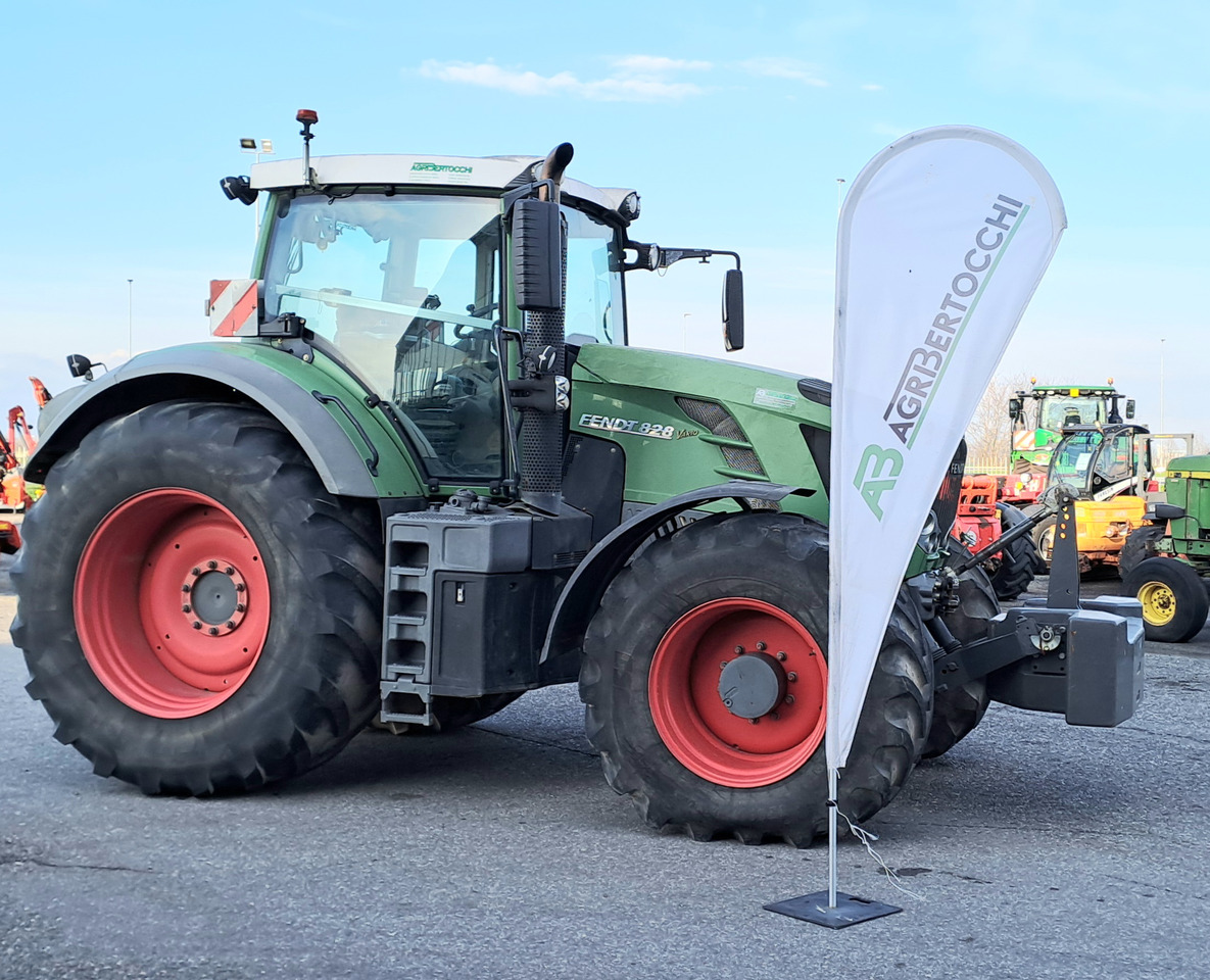 FENDT 828 VARIO PROFI - Трактор: фото 4 FENDT 828 VARIO PROFI - Трактор: фото 4