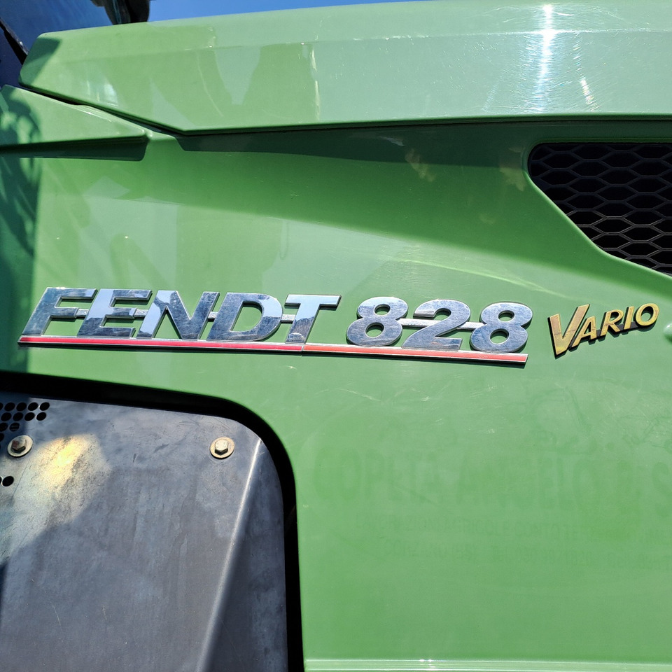 FENDT 828 VARIO PROFI PLUS - Трактор: фото 4 FENDT 828 VARIO PROFI PLUS - Трактор: фото 4