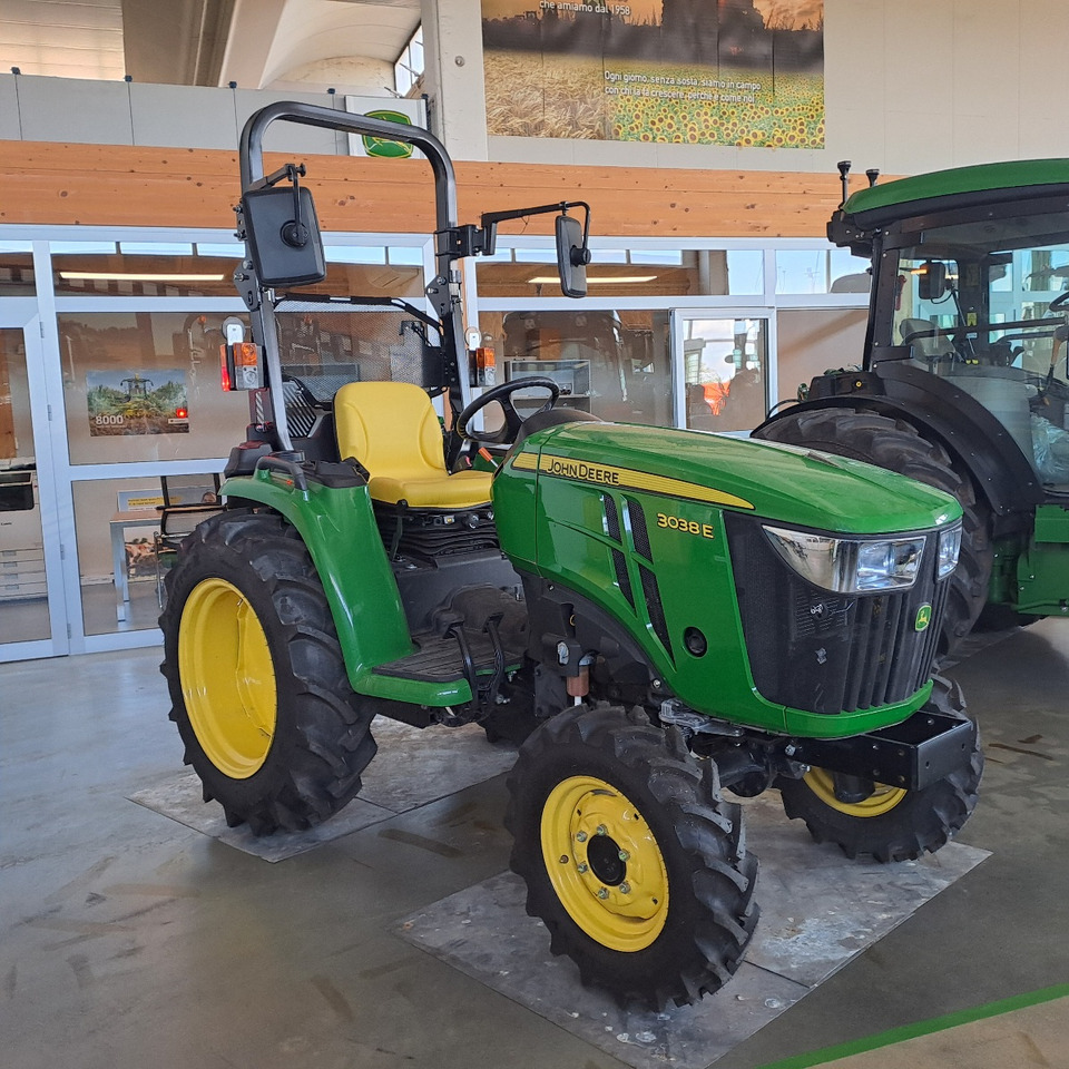 JOHN DEERE 3038E COMPATTO - Трактор: фото 3 JOHN DEERE 3038E COMPATTO - Трактор: фото 3