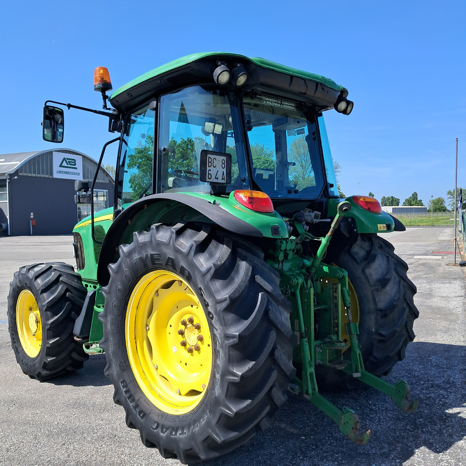 JOHN DEERE 5720 - Трактор: фото 3 JOHN DEERE 5720 - Трактор: фото 3