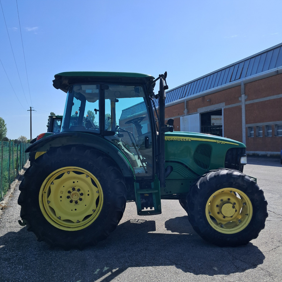 JOHN DEERE 5720 - Трактор: фото 4 JOHN DEERE 5720 - Трактор: фото 4