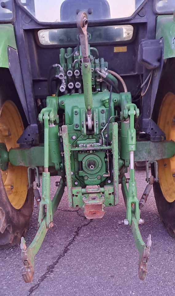 JOHN DEERE 5820 - Трактор: фото 5 JOHN DEERE 5820 - Трактор: фото 5