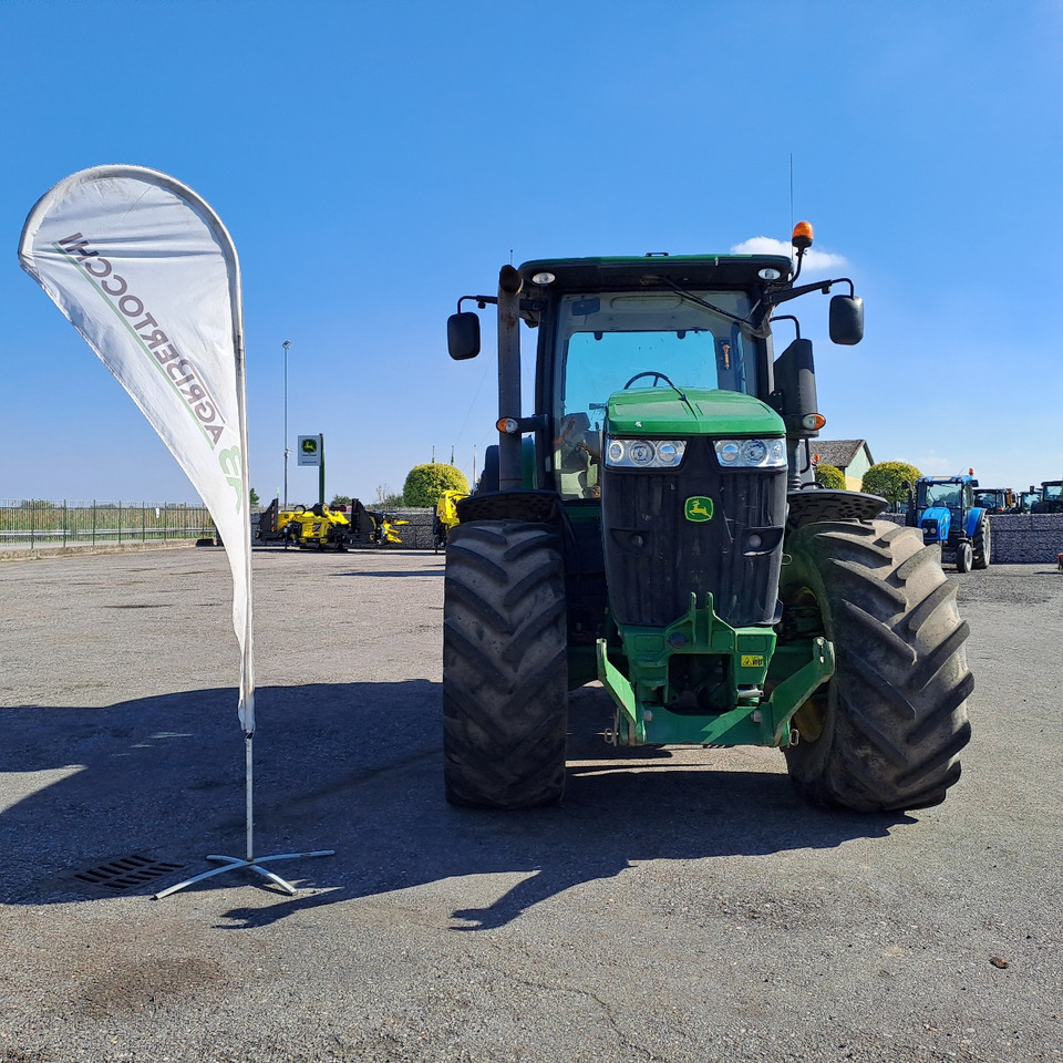 JOHN DEERE 7230R - Трактор: фото 3 JOHN DEERE 7230R - Трактор: фото 3