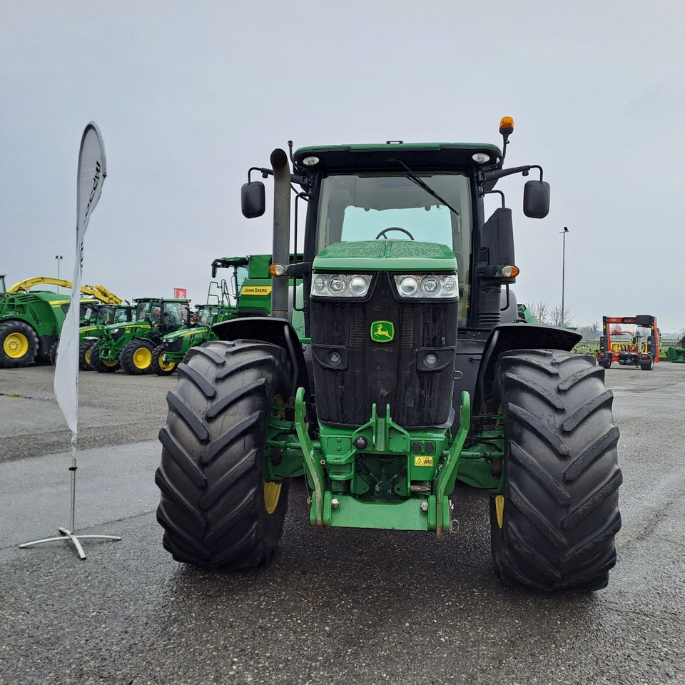 JOHN DEERE 7230R - Трактор: фото 3 JOHN DEERE 7230R - Трактор: фото 3