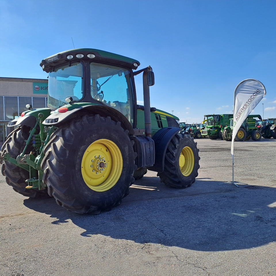 JOHN DEERE 7230R - Трактор: фото 4 JOHN DEERE 7230R - Трактор: фото 4