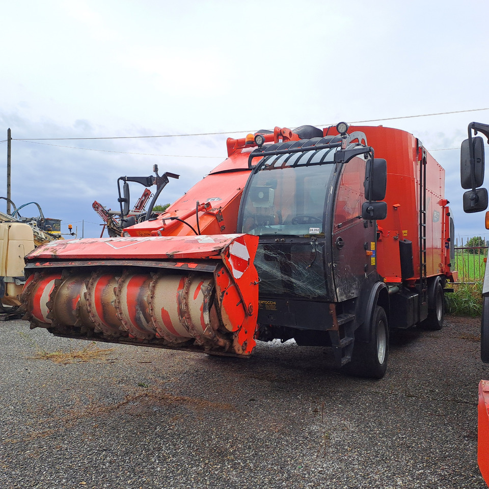 KUHN SPW 27 INTENSE - Кормораздатчик: фото 2 KUHN SPW 27 INTENSE - Кормораздатчик: фото 2