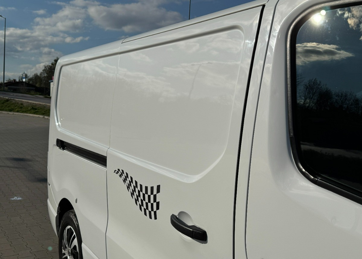 Цельнометаллический фургон Opel Vivaro L2H1 LONG Zderzak listwy kolor Klimatyzacja Sprowadzony BRUTTO CENA: фото 11