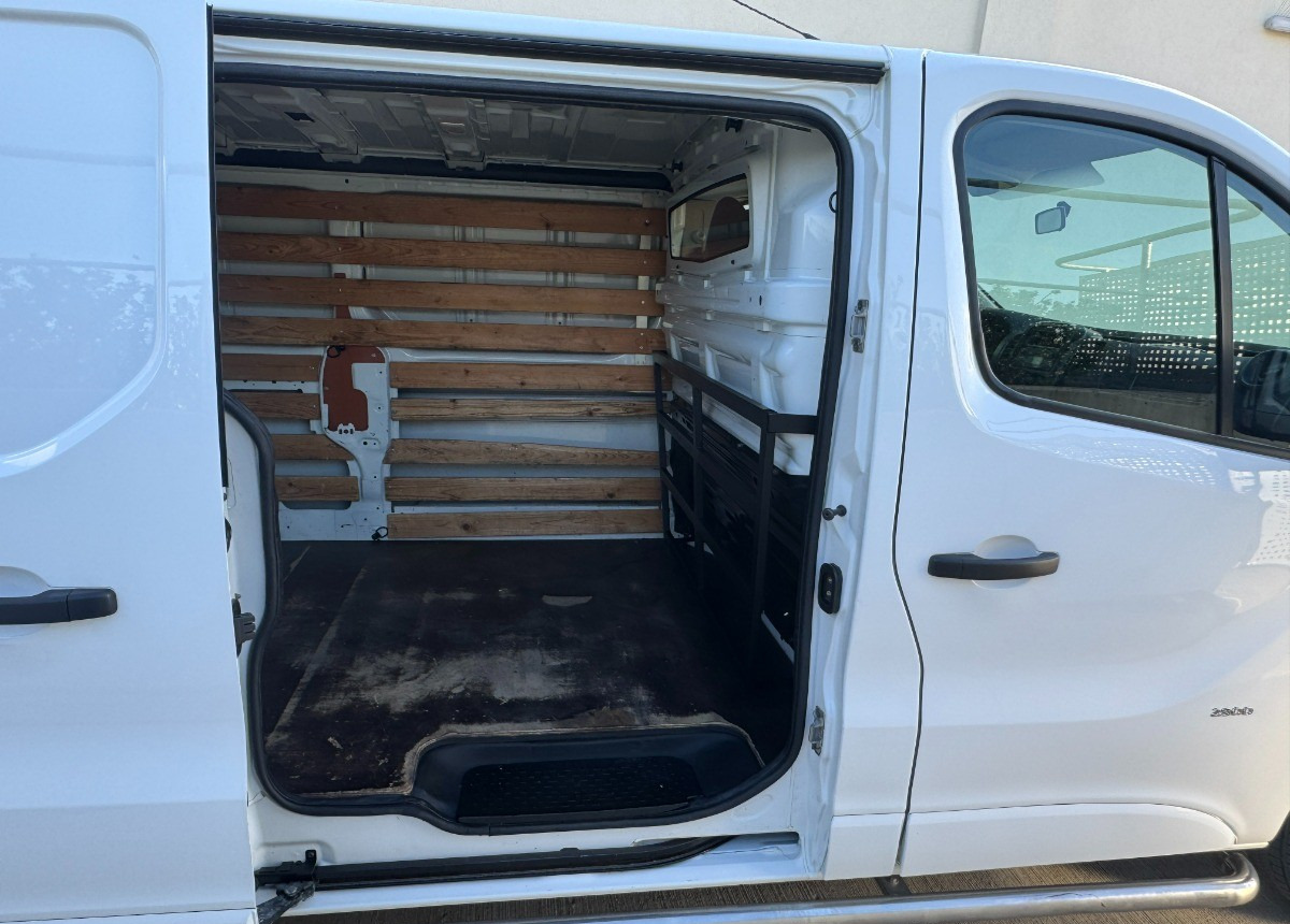 Цельнометаллический фургон Opel Vivaro L2H1 LONG Zderzak listwy kolor Klimatyzacja Sprowadzony BRUTTO CENA: фото 7