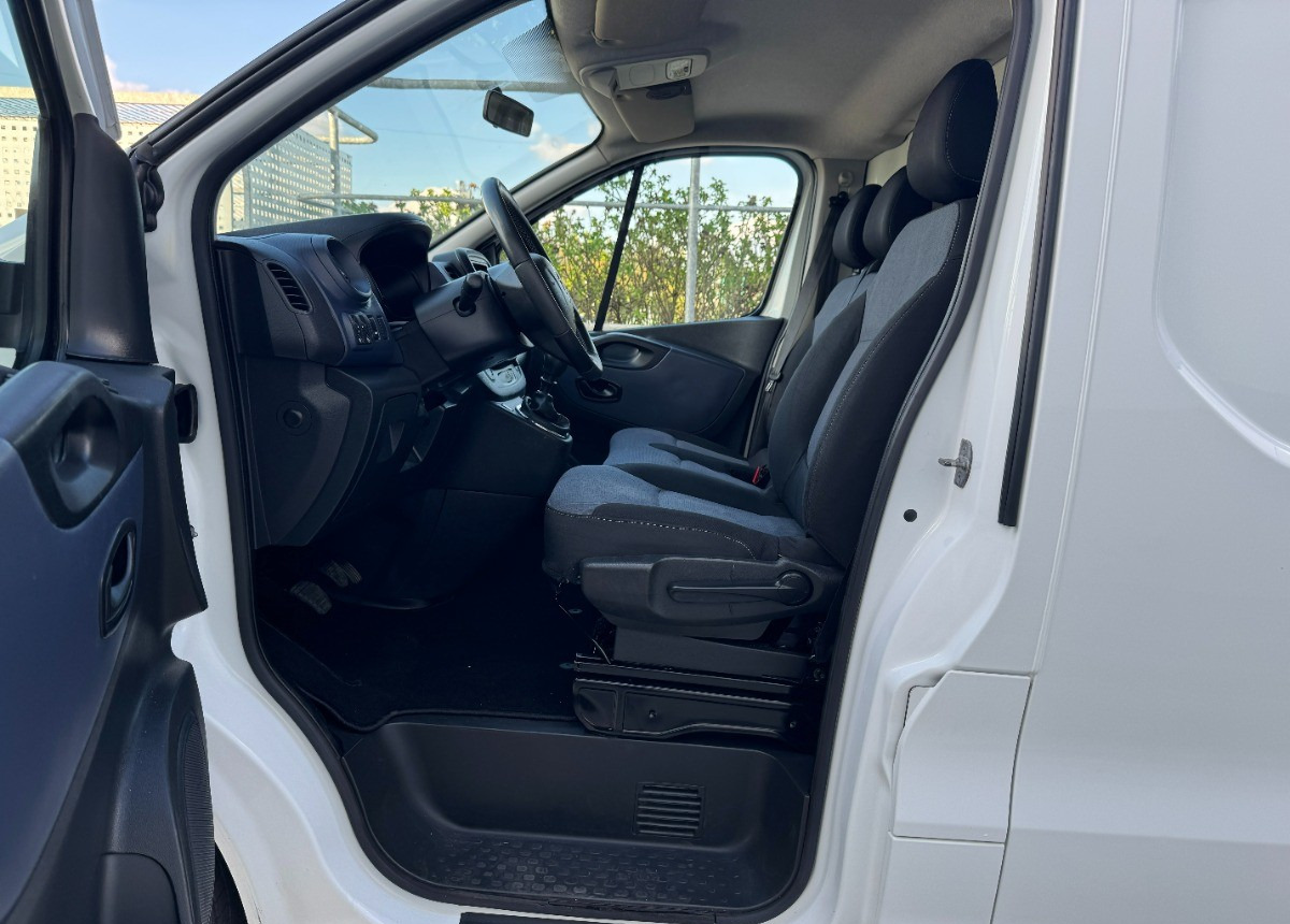 Цельнометаллический фургон Opel Vivaro L2H1 LONG Zderzak listwy kolor Klimatyzacja Sprowadzony BRUTTO CENA: фото 9