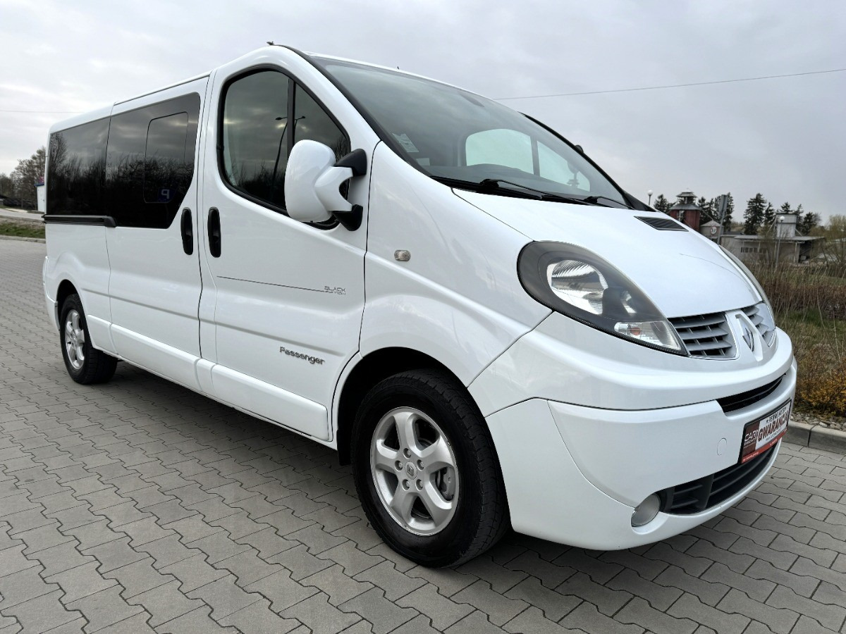 Renault Trafic L2 Long 2.5 150KM Black Edition 9 osobowy TOUR Nawiewy tylne - Микроавтобус, Пассажирский фургон: фото 4 Renault Trafic L2 Long 2.5 150KM Black Edition 9 osobowy TOUR Nawiewy tylne - Микроавтобус, Пассажирский фургон: фото 4
