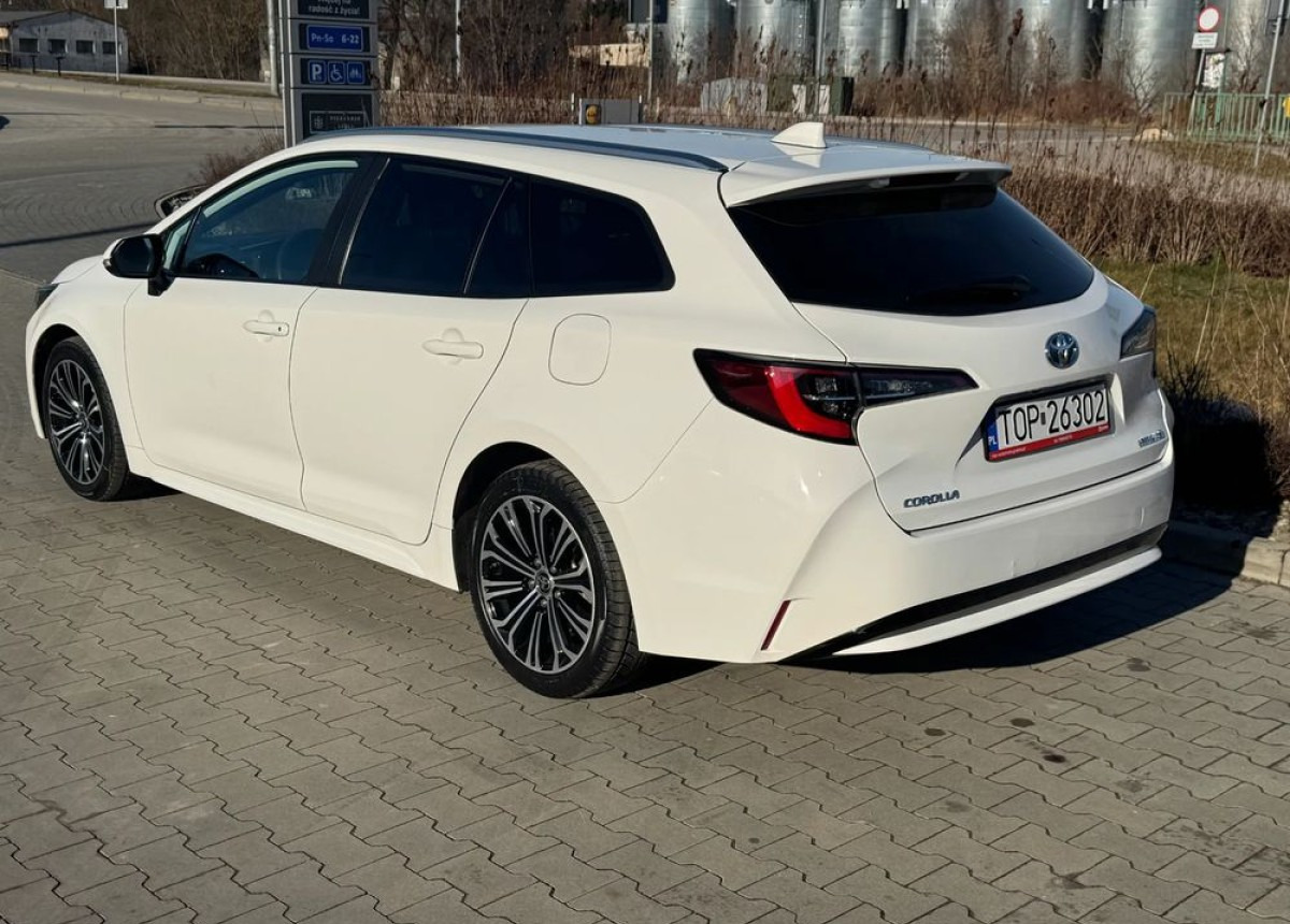Toyota Corolla 1.8 Hybrid Active Niski przebieg LED FV23 W SUPER STANIE - Универсал: фото 4 Toyota Corolla 1.8 Hybrid Active Niski przebieg LED FV23 W SUPER STANIE - Универсал: фото 4