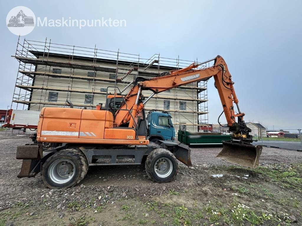 Doosan DX 140 W med vagn och redskap - Колёсный экскаватор: фото 3 Doosan DX 140 W med vagn och redskap - Колёсный экскаватор: фото 3