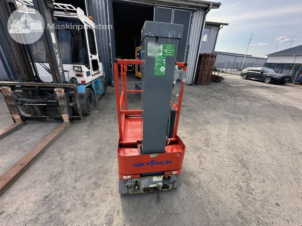 SkyJack SJ 12 - Вертикальный мачтовый подъемник: фото 2 SkyJack SJ 12 - Вертикальный мачтовый подъемник: фото 2