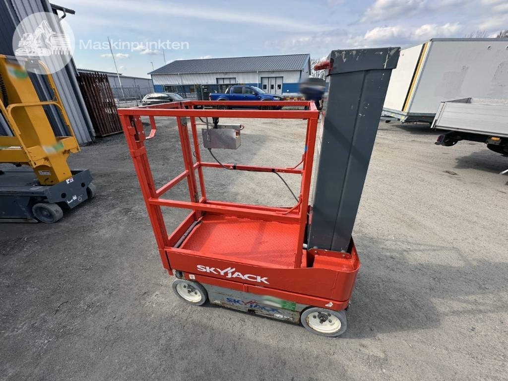 SkyJack SJ 12 - Вертикальный мачтовый подъемник: фото 3 SkyJack SJ 12 - Вертикальный мачтовый подъемник: фото 3