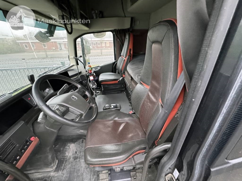 Самосвал Volvo FH 16 750: фото 33 Самосвал Volvo FH 16 750: фото 33