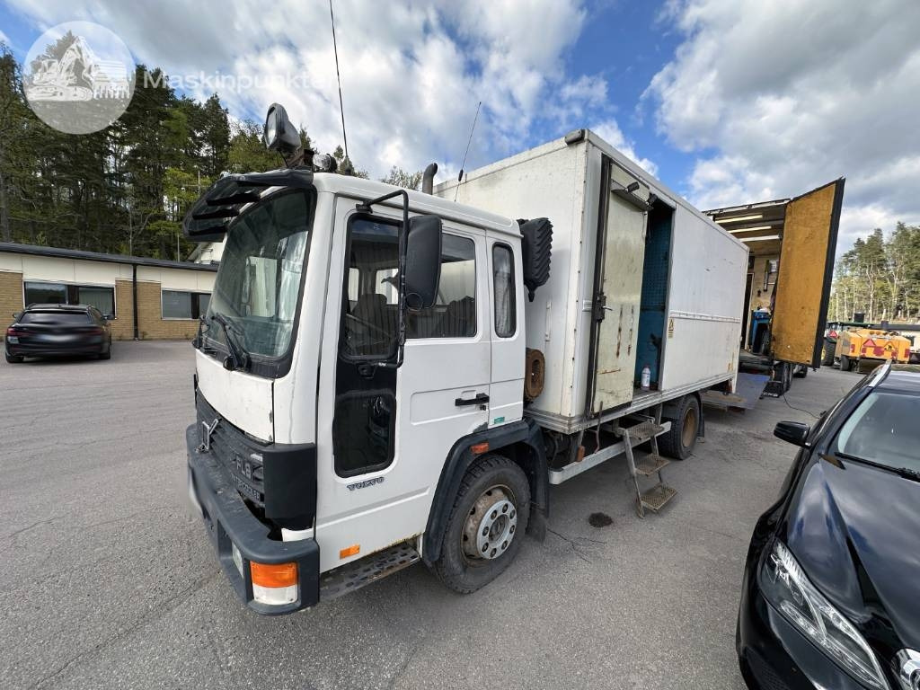 Volvo FL 610 Verkstadsinredd - Грузовик с закрытым кузовом: фото 1 Volvo FL 610 Verkstadsinredd - Грузовик с закрытым кузовом: фото 1