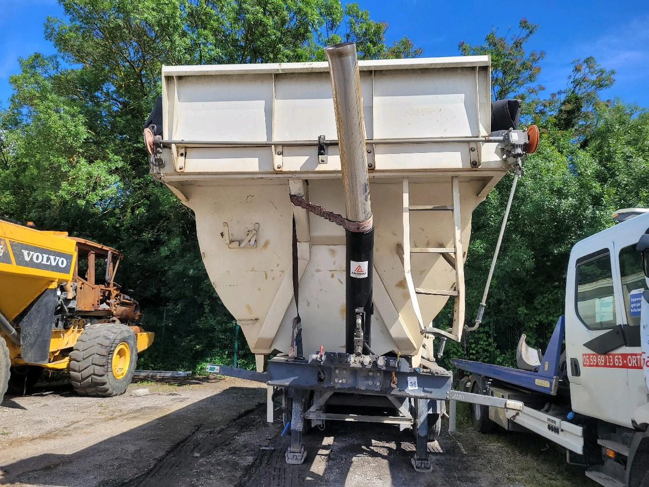 LOUAULT BENNE TP SR39 - Самосвальный полуприцеп: фото 2 LOUAULT BENNE TP SR39 - Самосвальный полуприцеп: фото 2