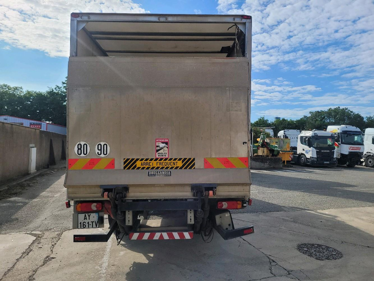 RENAULT MIDLUM 180 DXL - Грузовик с закрытым кузовом: фото 5 RENAULT MIDLUM 180 DXL - Грузовик с закрытым кузовом: фото 5