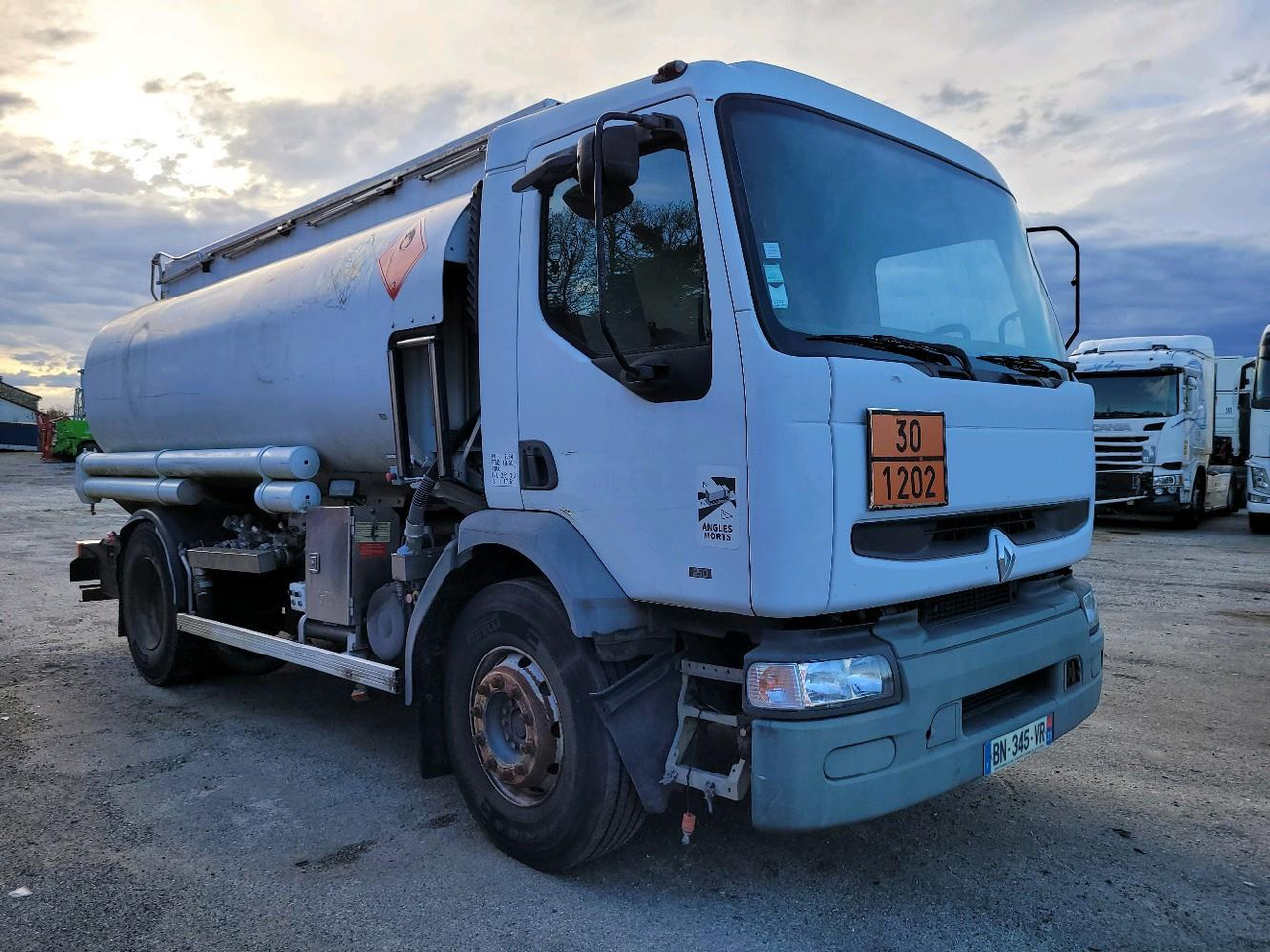 RENAULT PREMIUM 210.19 CITERNE - Грузовик-цистерна: фото 1 RENAULT PREMIUM 210.19 CITERNE - Грузовик-цистерна: фото 1