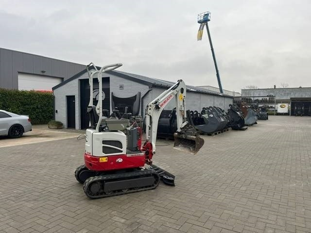 Takeuchi TB 210 R - Мини-экскаватор: фото 3 Takeuchi TB 210 R - Мини-экскаватор: фото 3