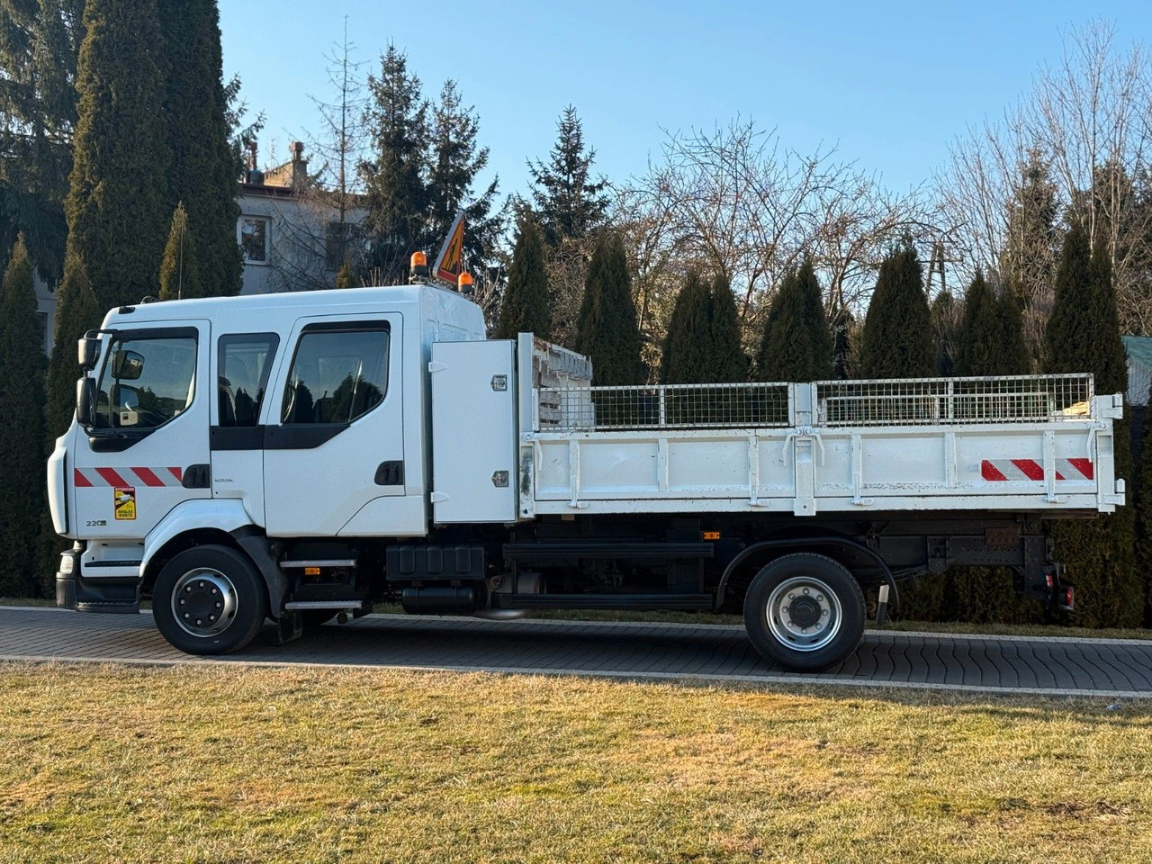 Renault MIDLUM 220 12 T TIPPER 6 SEATS TOOL BOX - Самосвал: фото 5 Renault MIDLUM 220 12 T TIPPER 6 SEATS TOOL BOX - Самосвал: фото 5