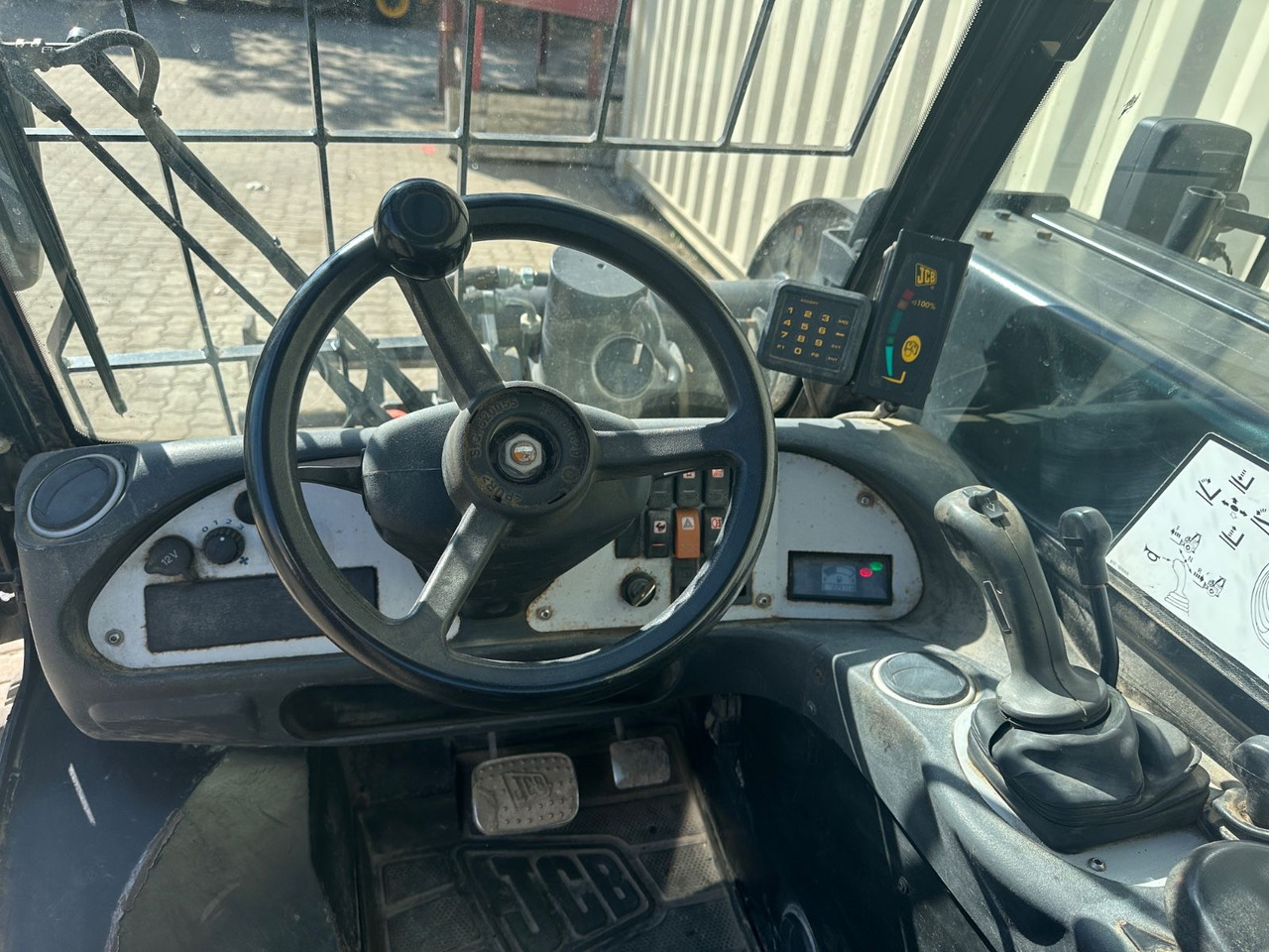 Телескопический погрузчик JCB 520-40 / 2017 BJ / 2.297 Bh / 4 Meter / 2 Tonnen: фото 12
