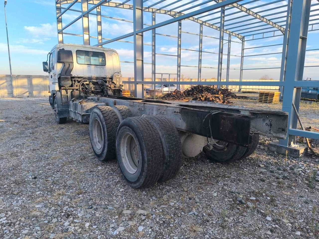 Isuzu 2.8 CXZ 81 - Грузовик-шасси: фото 4 Isuzu 2.8 CXZ 81 - Грузовик-шасси: фото 4