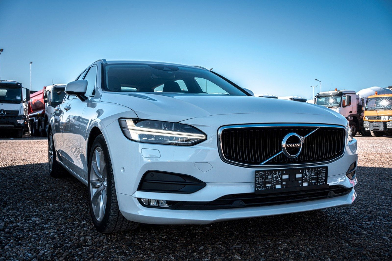 Volvo V90 D4 Momentum 2.0D - Универсал: фото 4 Volvo V90 D4 Momentum 2.0D - Универсал: фото 4