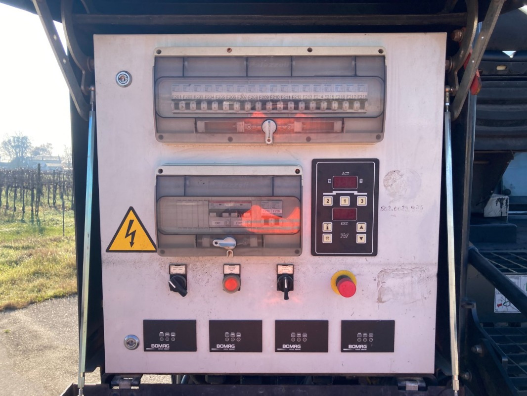 BOMAG IT BF 700 C-2 S500 Stage IV/Tier 4f - Асфальтоукладчик: фото 4 BOMAG IT BF 700 C-2 S500 Stage IV/Tier 4f - Асфальтоукладчик: фото 4