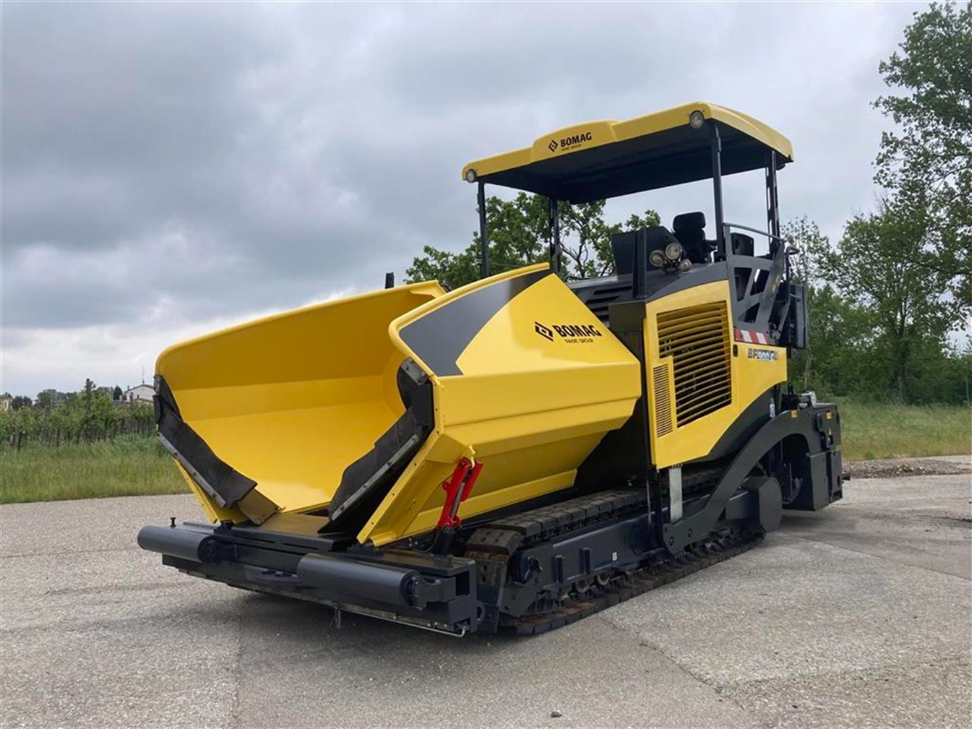 BOMAG IT BF 900 C S500 Stage IIIb/Tier 4i - Асфальтоукладчик: фото 1 BOMAG IT BF 900 C S500 Stage IIIb/Tier 4i - Асфальтоукладчик: фото 1