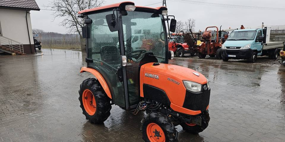 Ciągnik Kubota B2650 4x4 klima 26 KM hydrostat - Трактор: фото 4 Ciągnik Kubota B2650 4x4 klima 26 KM hydrostat - Трактор: фото 4