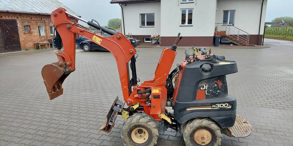 Ditch Witch R300 - Траншеекопатель: фото 1 Ditch Witch R300 - Траншеекопатель: фото 1