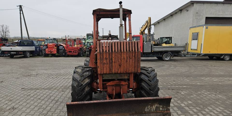 Koparka łańcuchowa Ditch Witch 7610 - Колёсный экскаватор: фото 3 Koparka łańcuchowa Ditch Witch 7610 - Колёсный экскаватор: фото 3