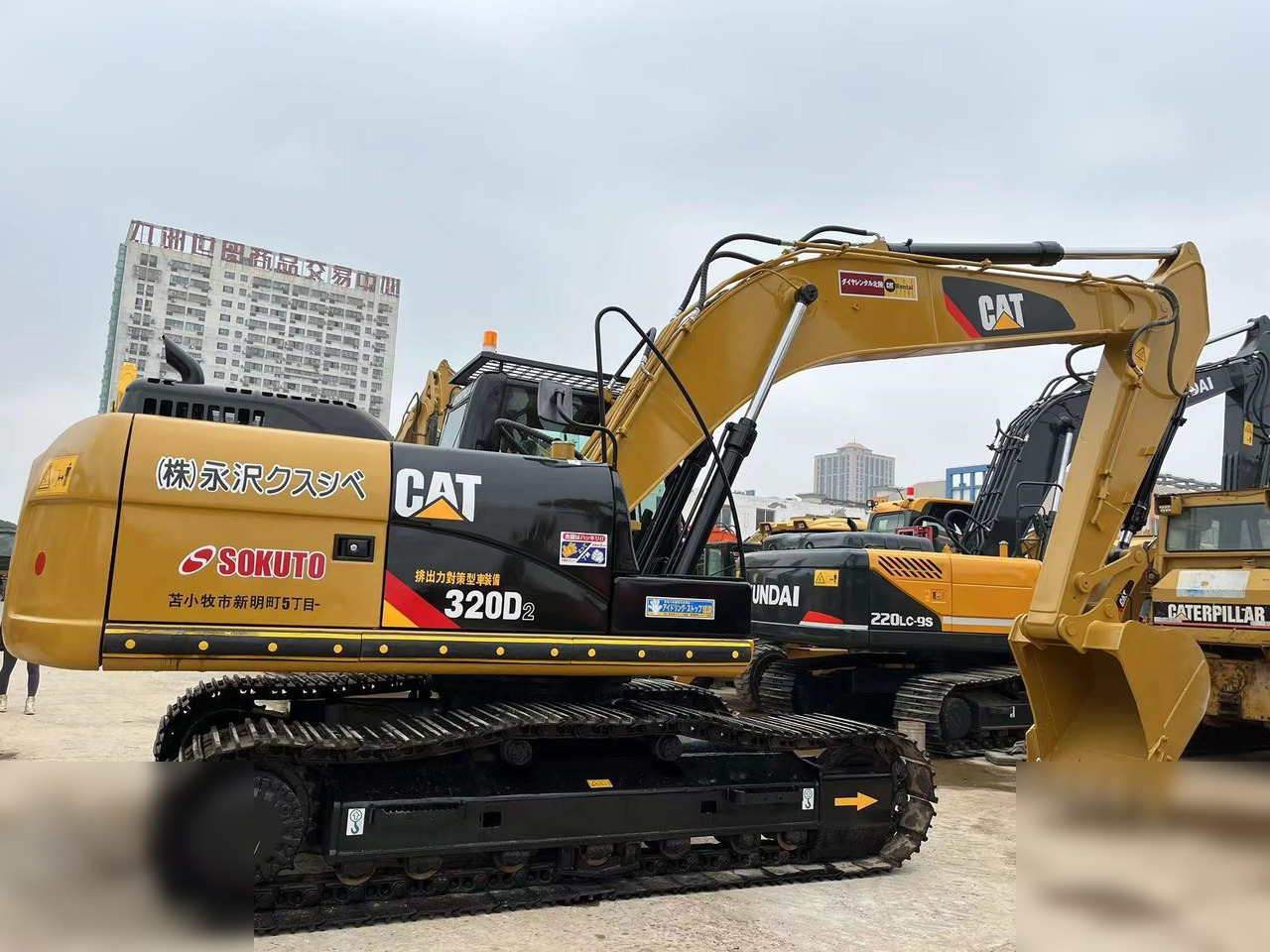 CATERPILLAR 320D2 - Гусеничный экскаватор: фото 2 CATERPILLAR 320D2 - Гусеничный экскаватор: фото 2