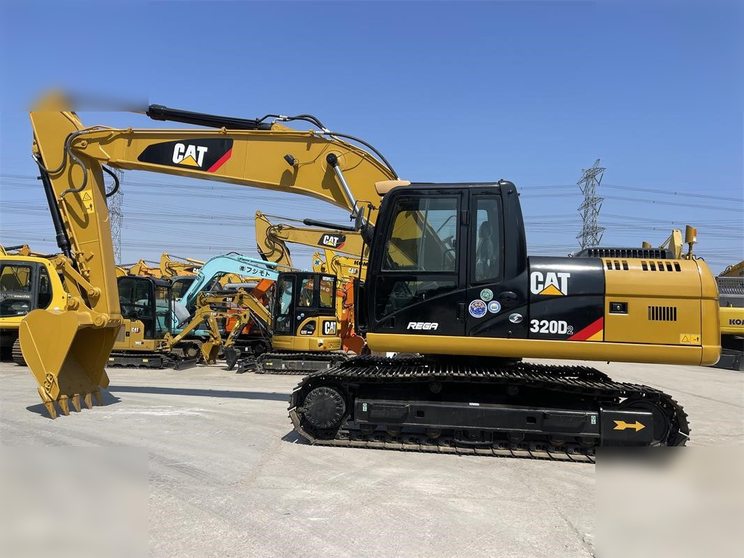 CATERPILLAR 320D2 - Гусеничный экскаватор: фото 1 CATERPILLAR 320D2 - Гусеничный экскаватор: фото 1