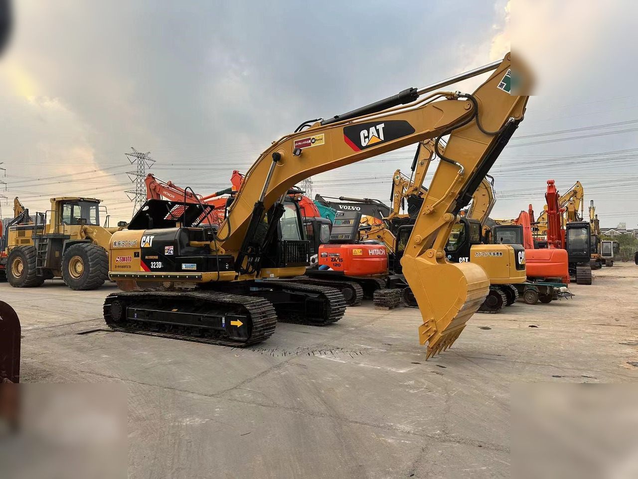 CATERPILLAR 323DL - Гусеничный экскаватор: фото 1 CATERPILLAR 323DL - Гусеничный экскаватор: фото 1