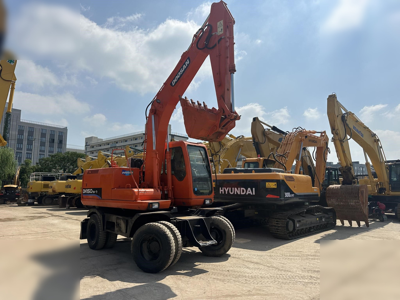 DOOSAN DH150W-7 - Колёсный экскаватор: фото 4 DOOSAN DH150W-7 - Колёсный экскаватор: фото 4